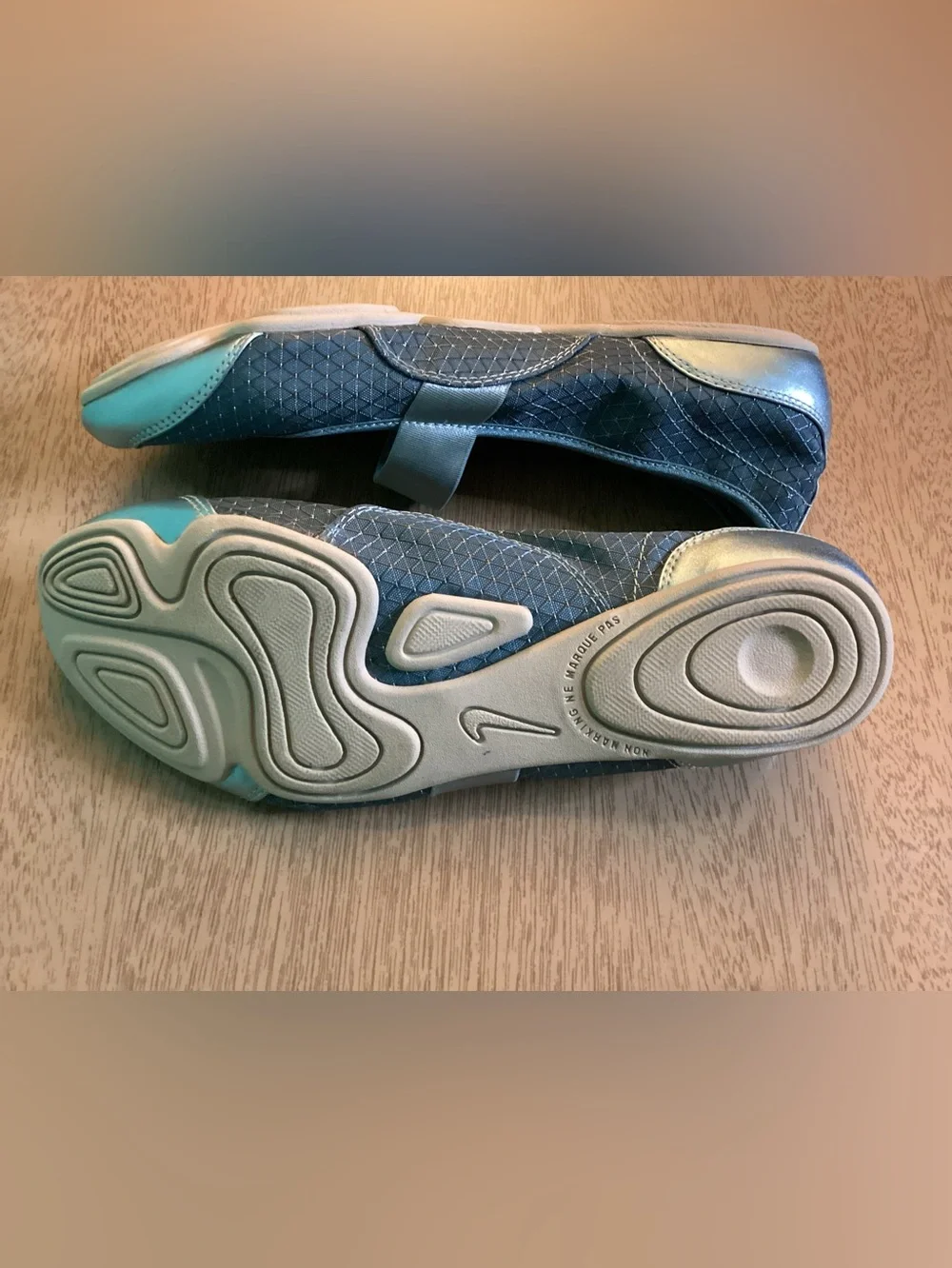 Nike Mary Jane Sport Ballerina Flat Size 8 EUC